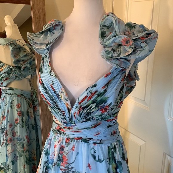 MAC DUGGAL
Indy A-Line Ruffled Back-Lace Chiffon Gown - Picture 6 of 17